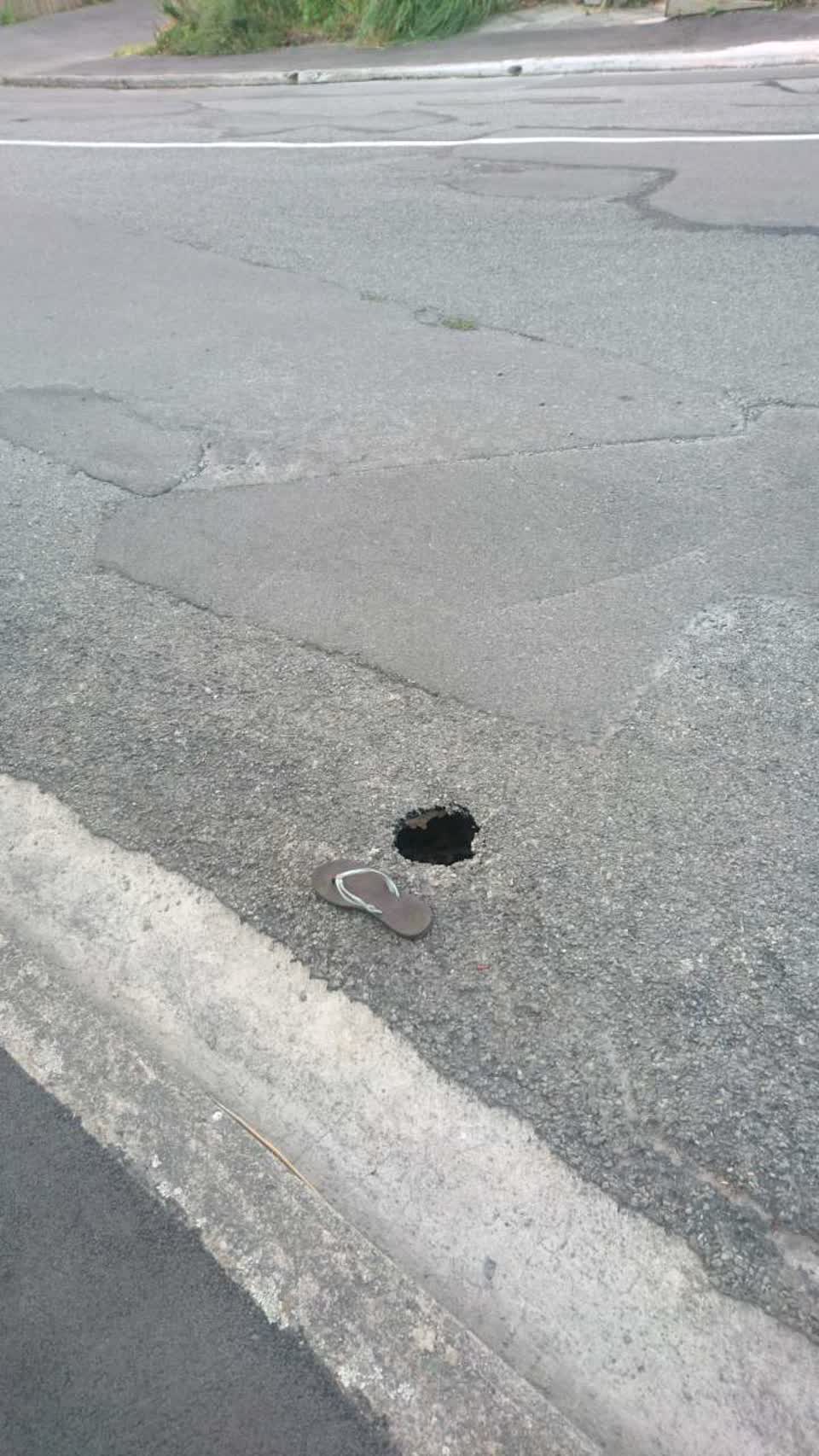 The photograph attached to this roading/streets report