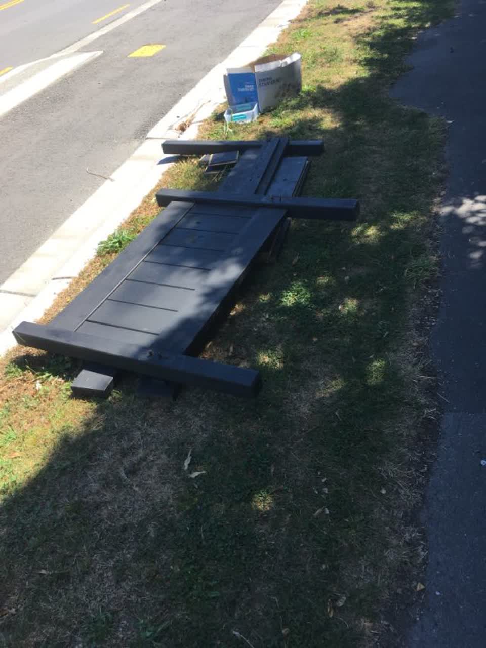 The photograph attached to this rubbish/recycling report