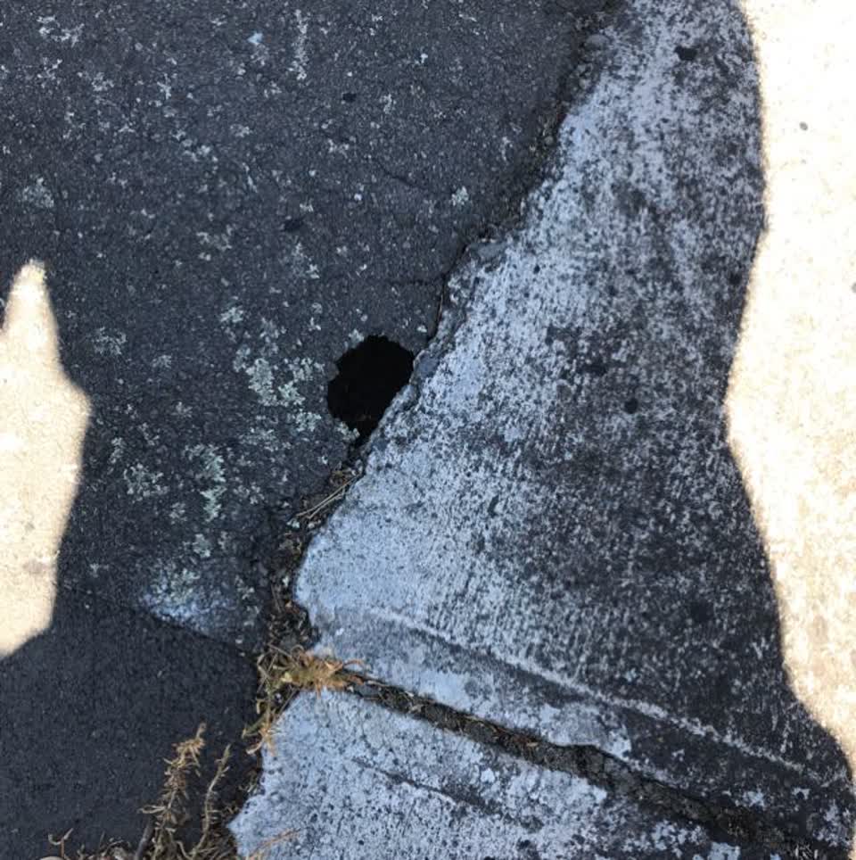 The photograph attached to this roading/streets report