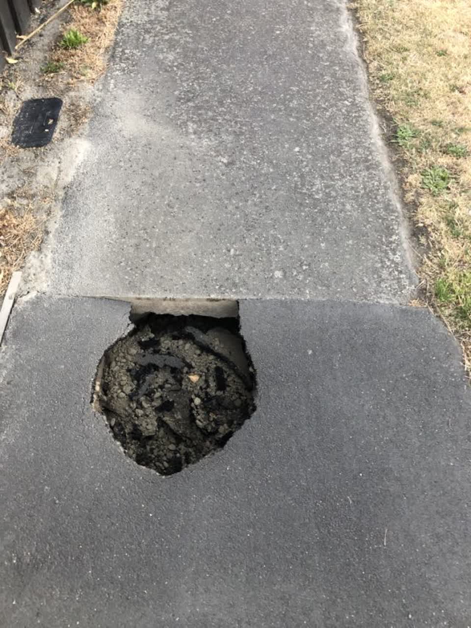 The photograph attached to this roading/streets report