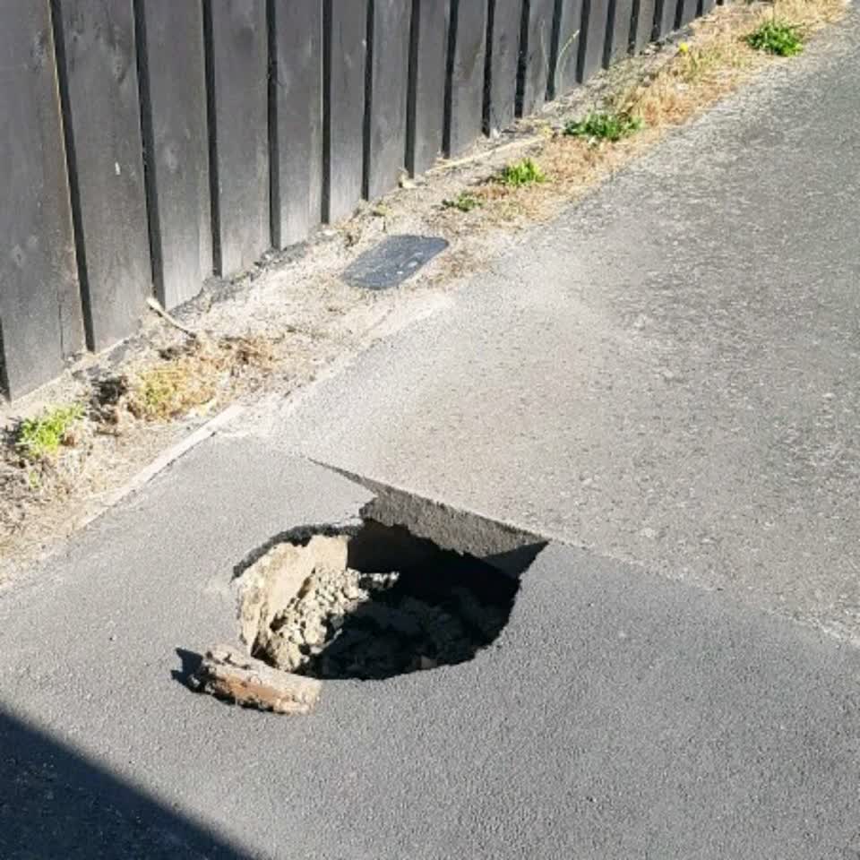 The photograph attached to this roading/streets report