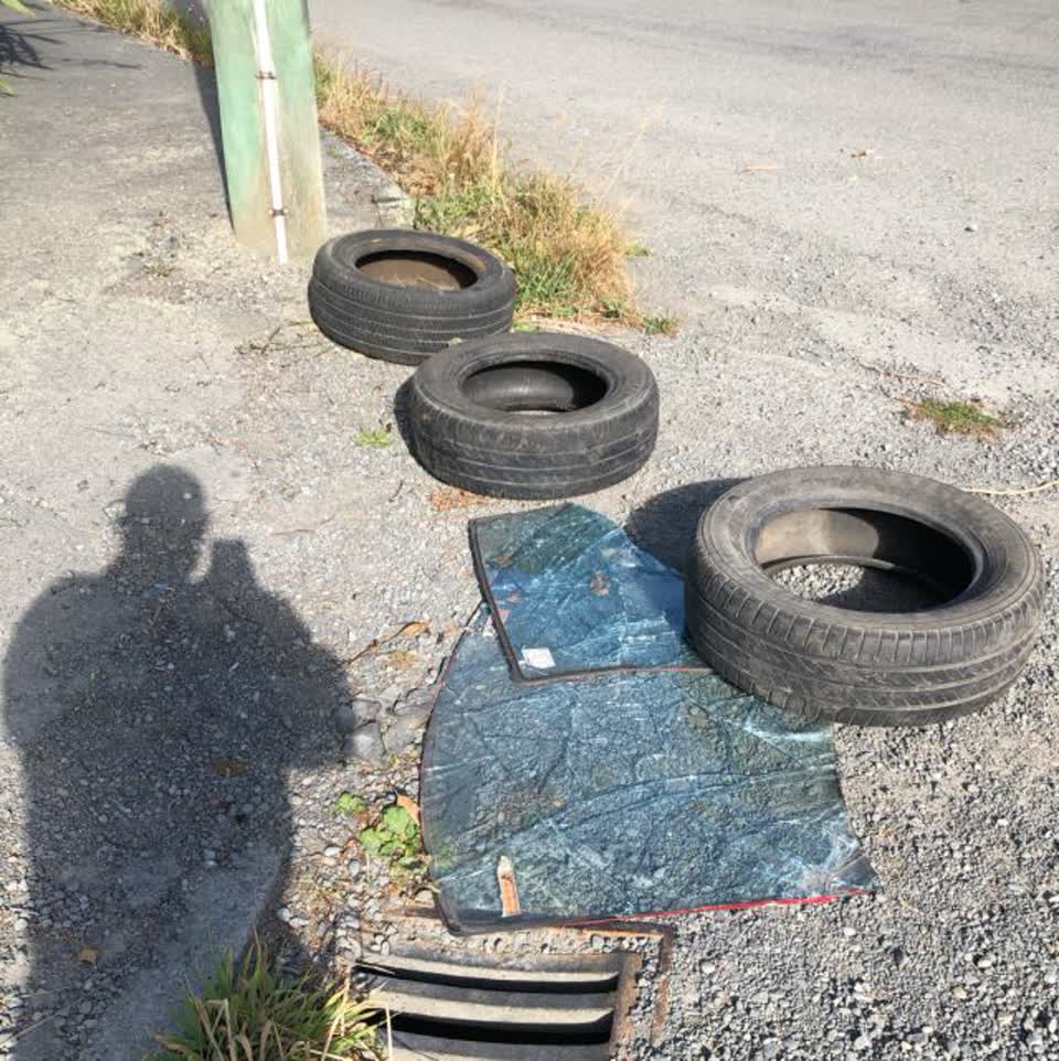 The photograph attached to this rubbish/recycling report