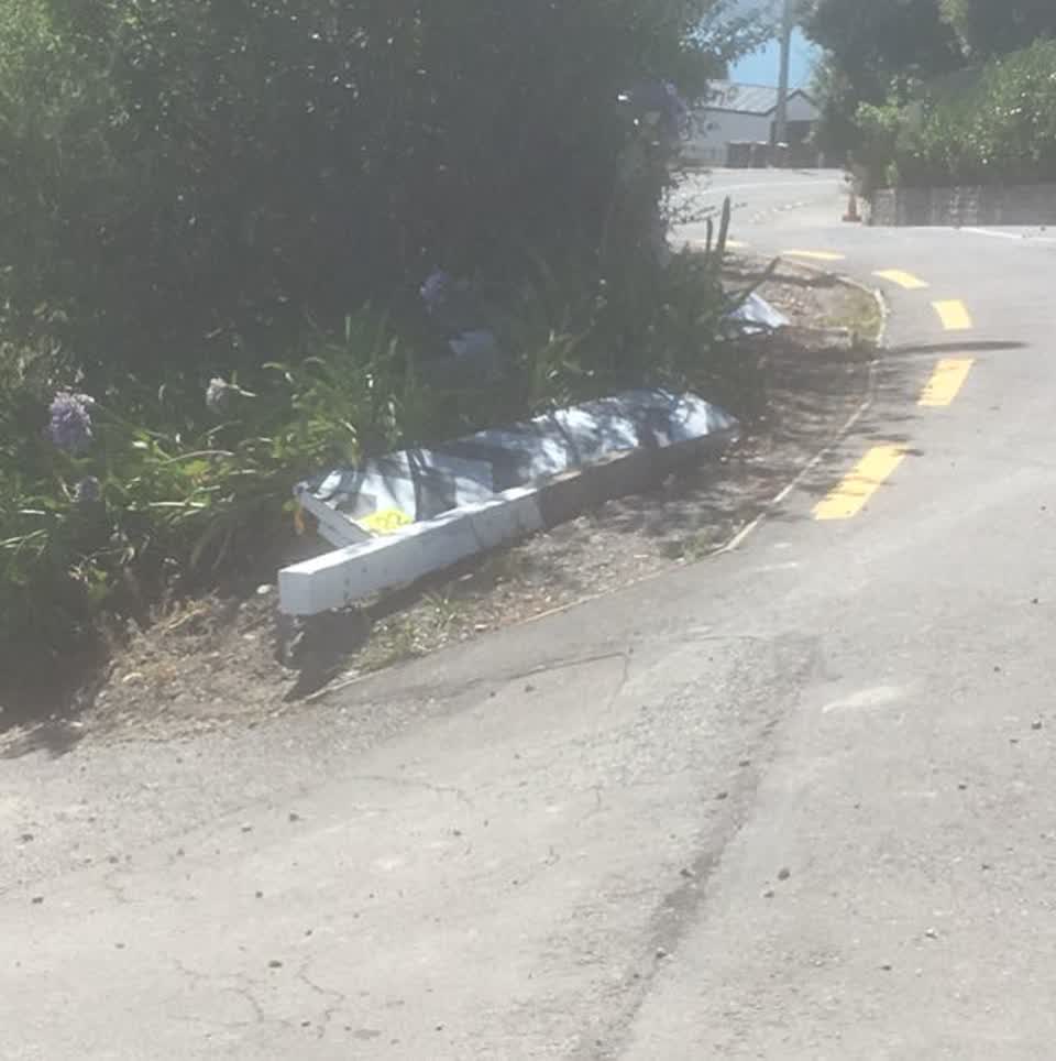 The photograph attached to this roading/streets report