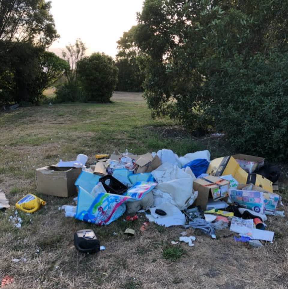 The photograph attached to this rubbish/recycling report