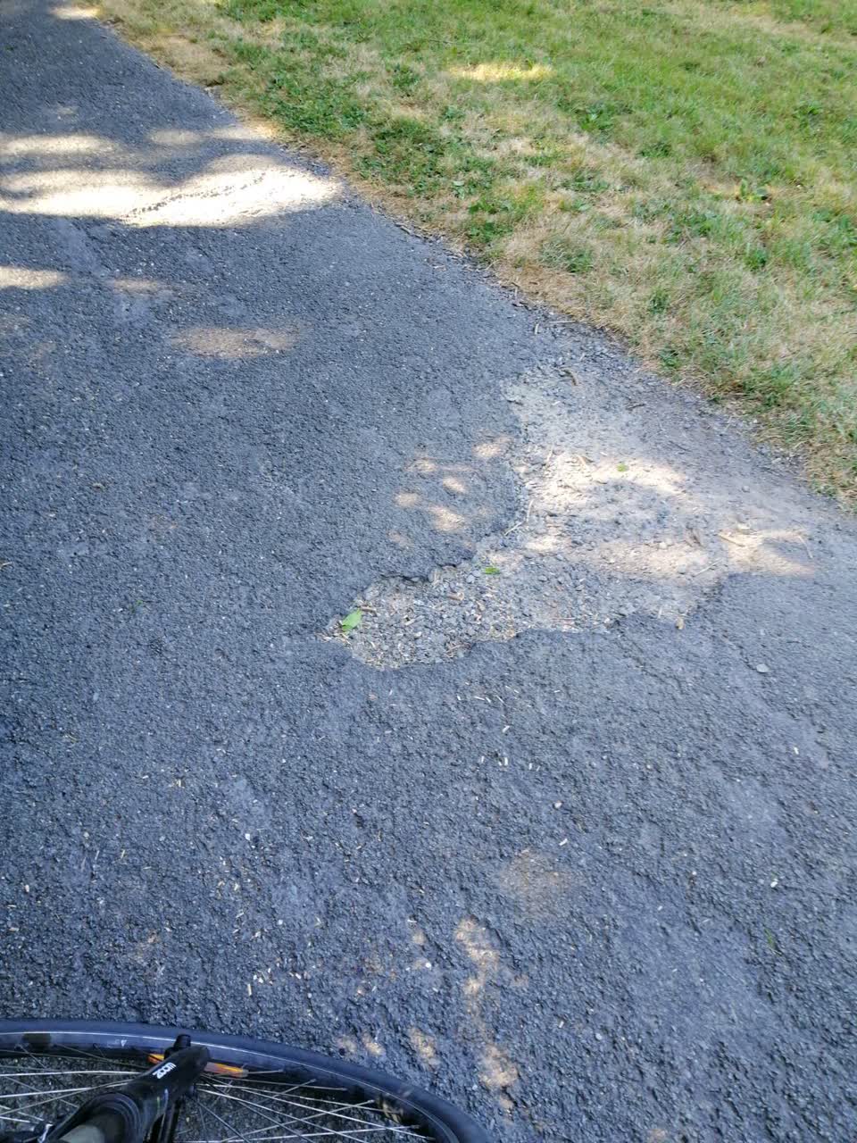 The photograph attached to this roading/streets report