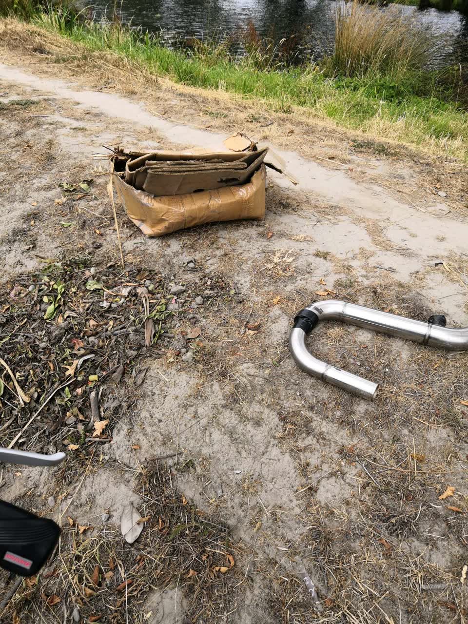 The photograph attached to this rubbish/recycling report