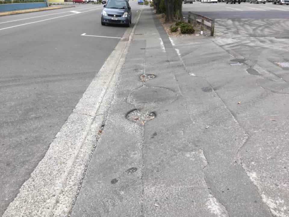 The photograph attached to this roading/streets report