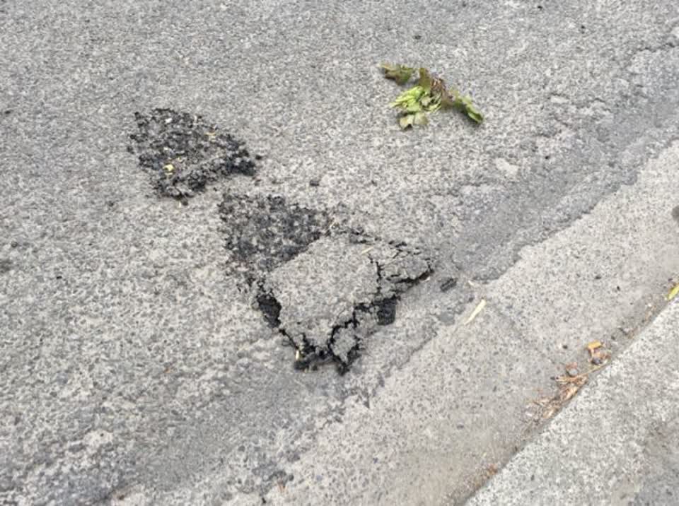 The photograph attached to this roading/streets report