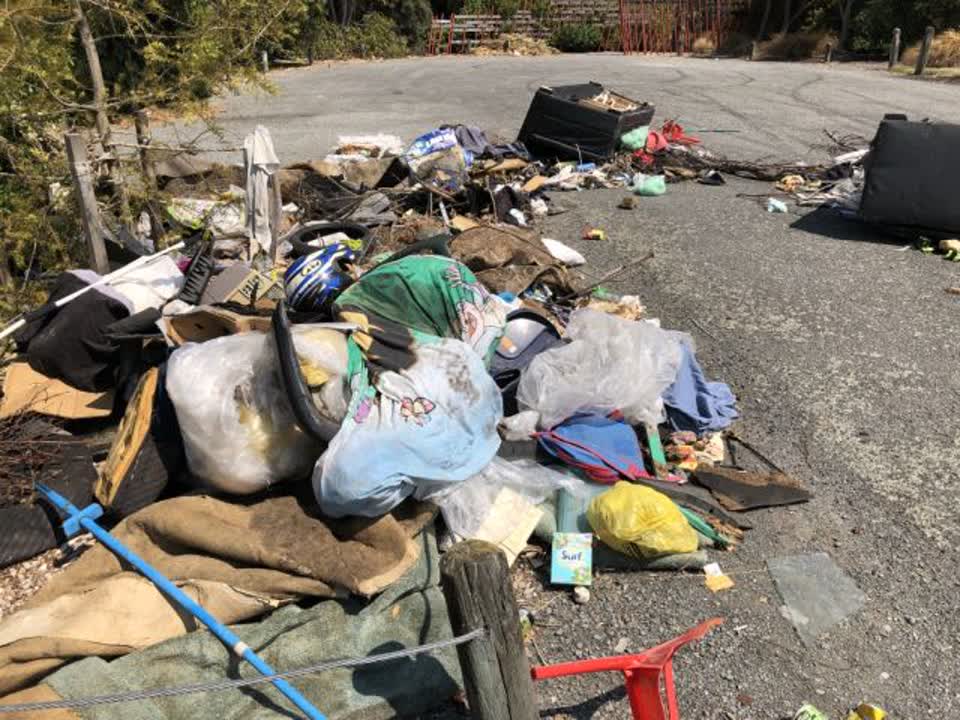 The photograph attached to this rubbish/recycling report