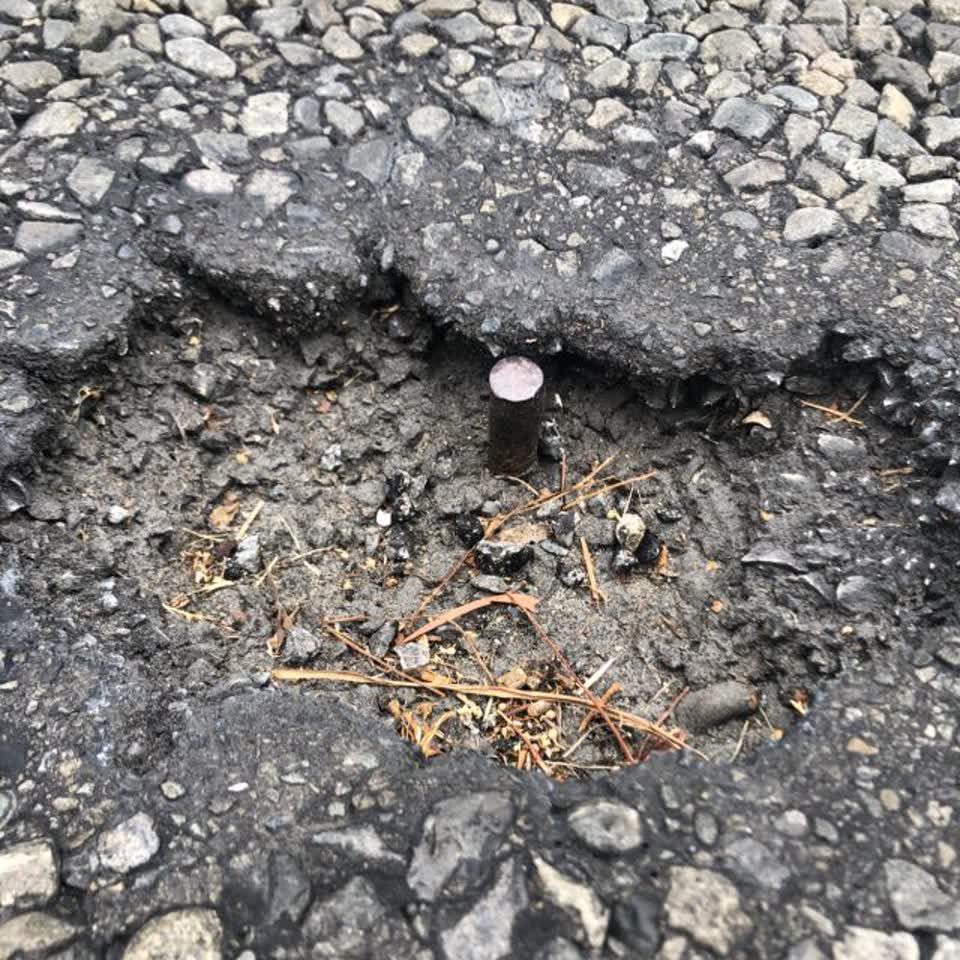 The photograph attached to this roading/streets report