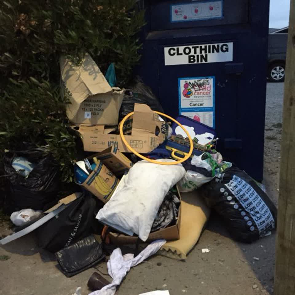 The photograph attached to this rubbish/recycling report