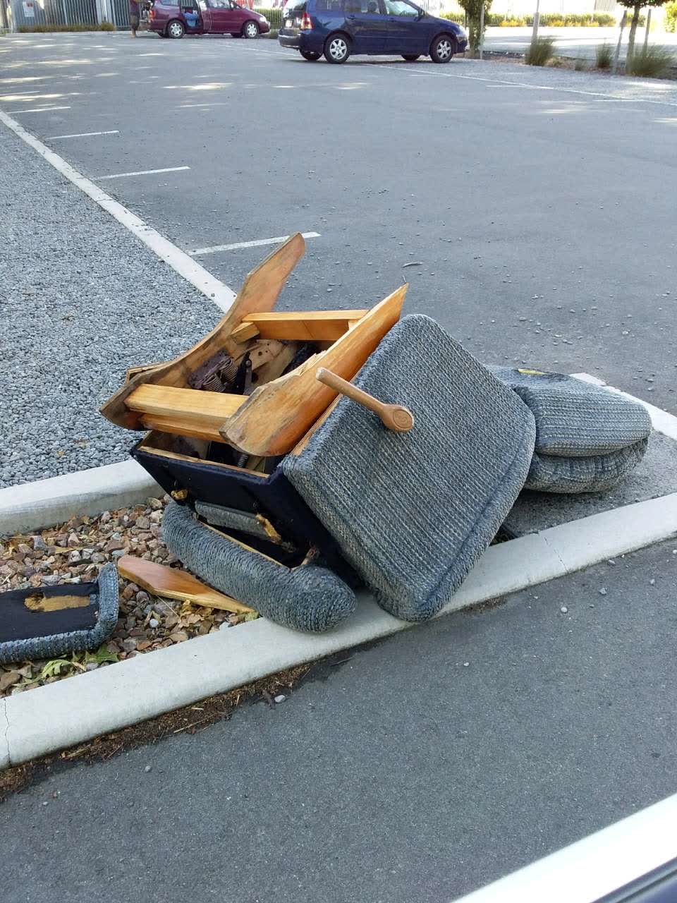 The photograph attached to this rubbish/recycling report