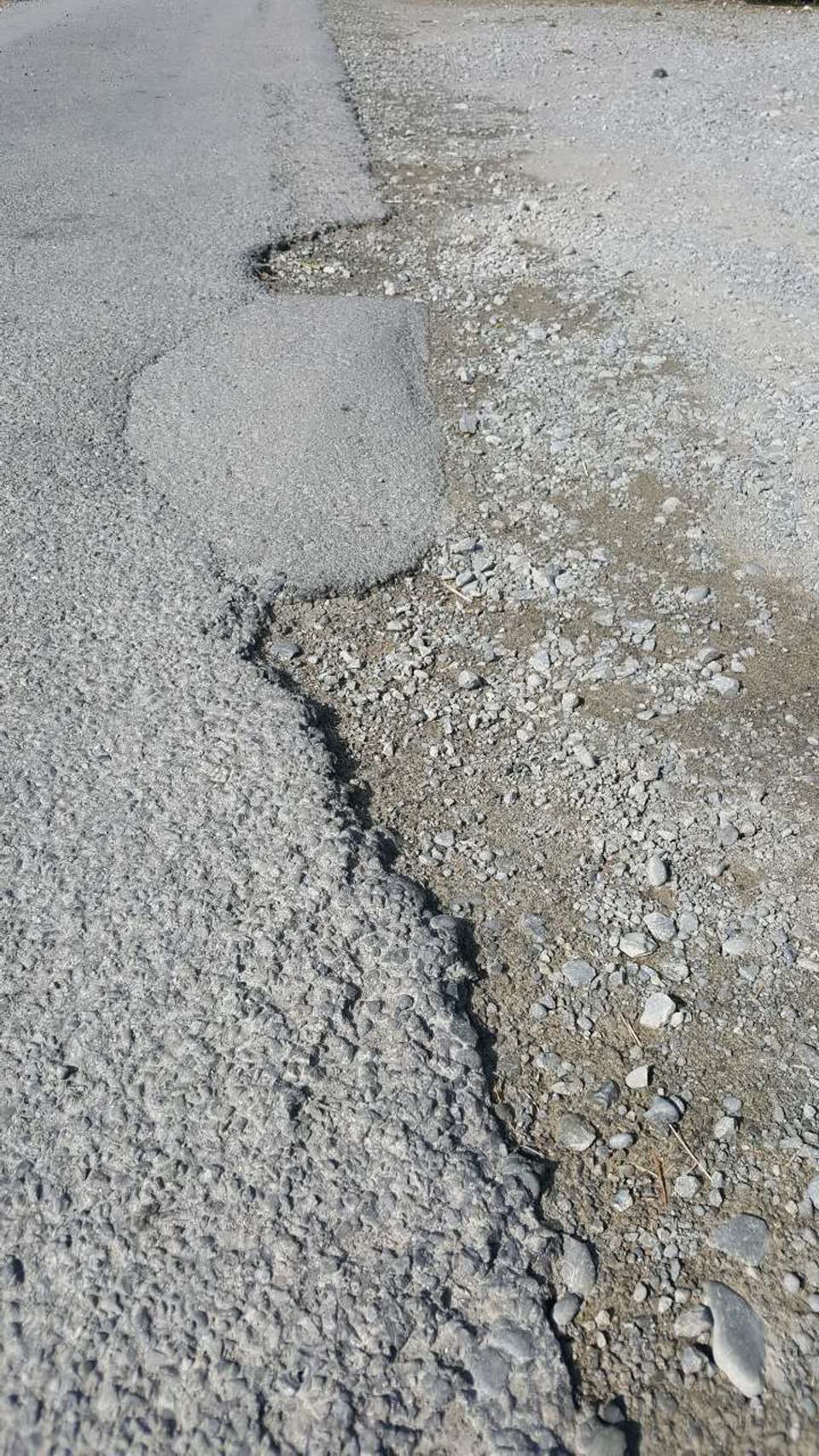 The photograph attached to this roading/streets report