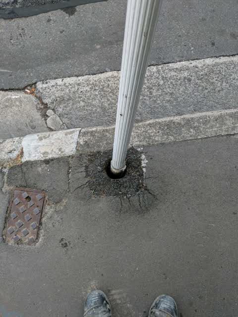 Roading/Streets, a report photo