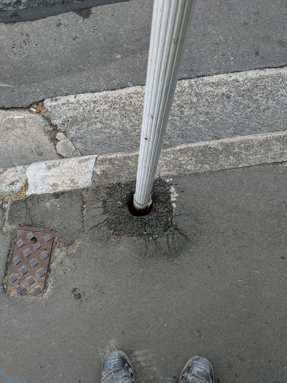 The photograph attached to this roading/streets report