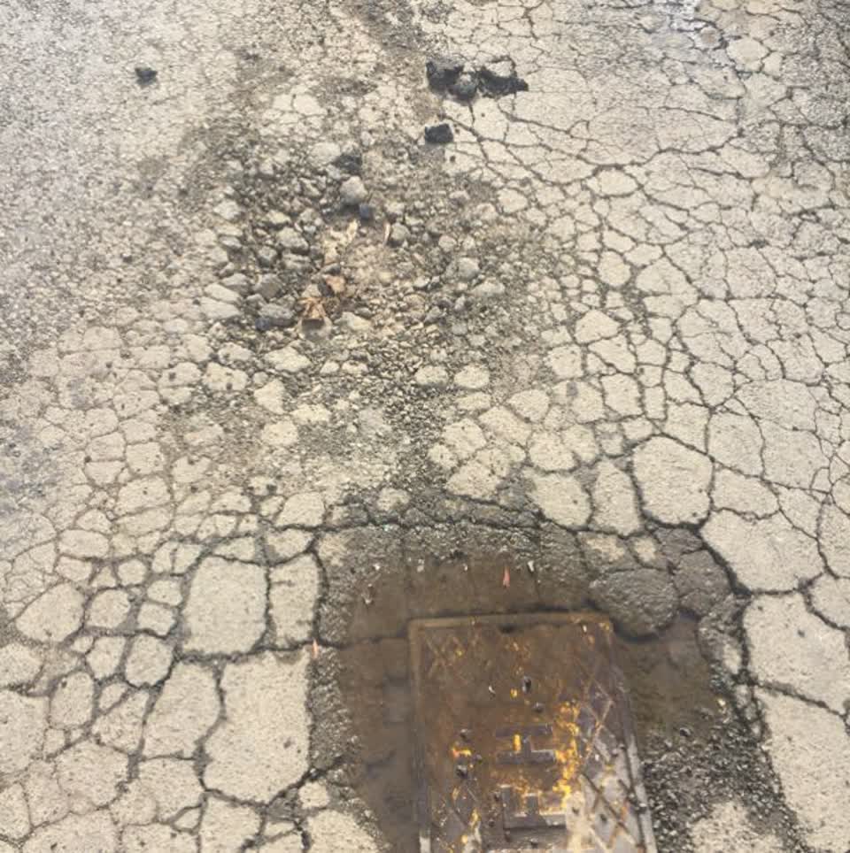 The photograph attached to this roading/streets report