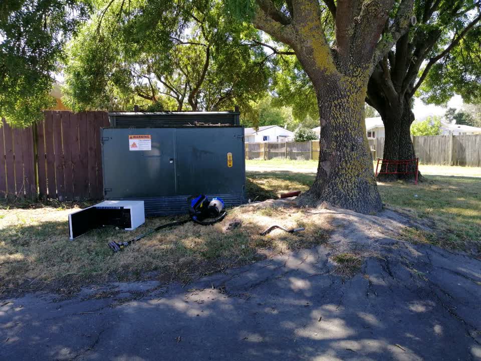 The photograph attached to this rubbish/recycling report