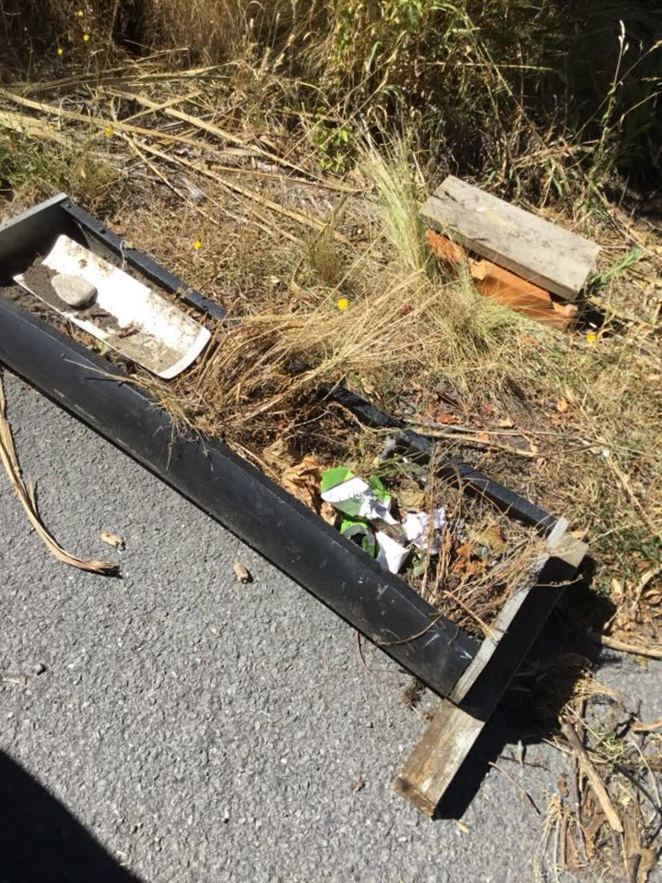 The photograph attached to this rubbish/recycling report