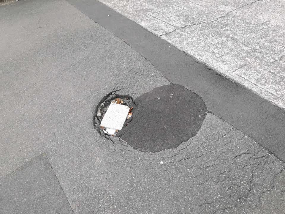 The photograph attached to this roading/streets report