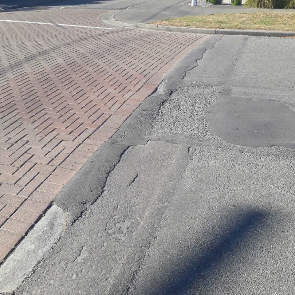 The photograph attached to this roading/streets report