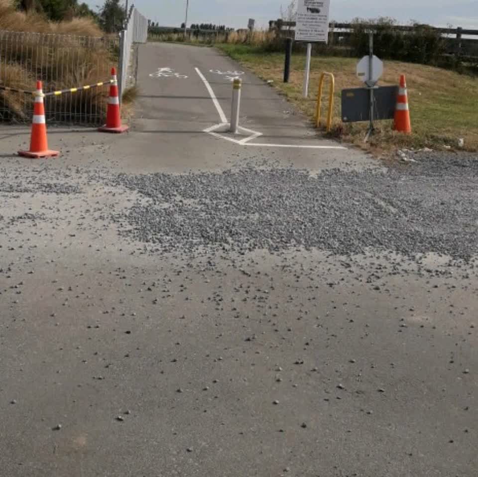 The photograph attached to this roading/streets report