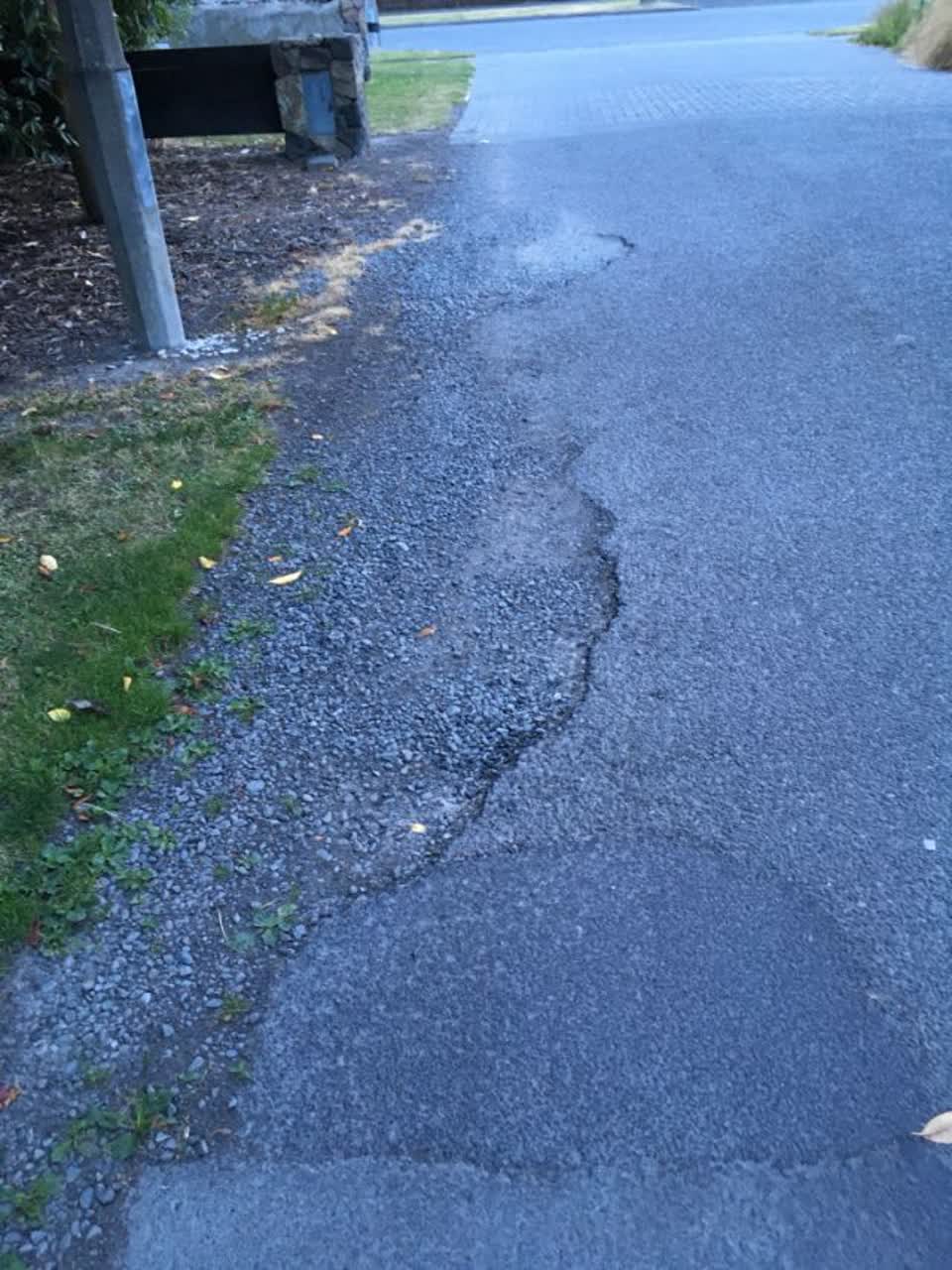 The photograph attached to this roading/streets report