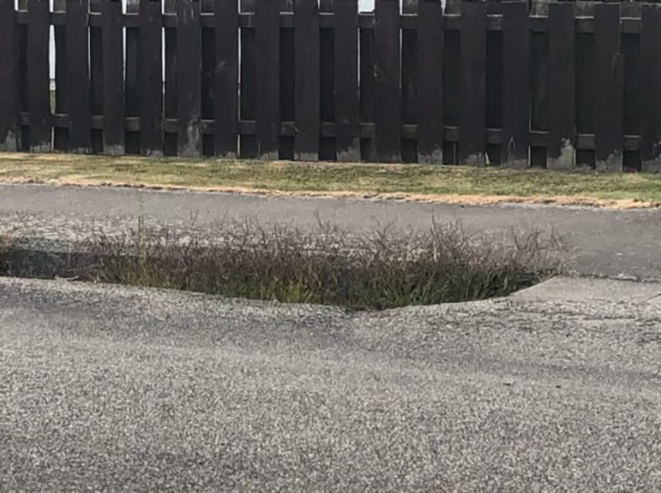The photograph attached to this roading/streets report