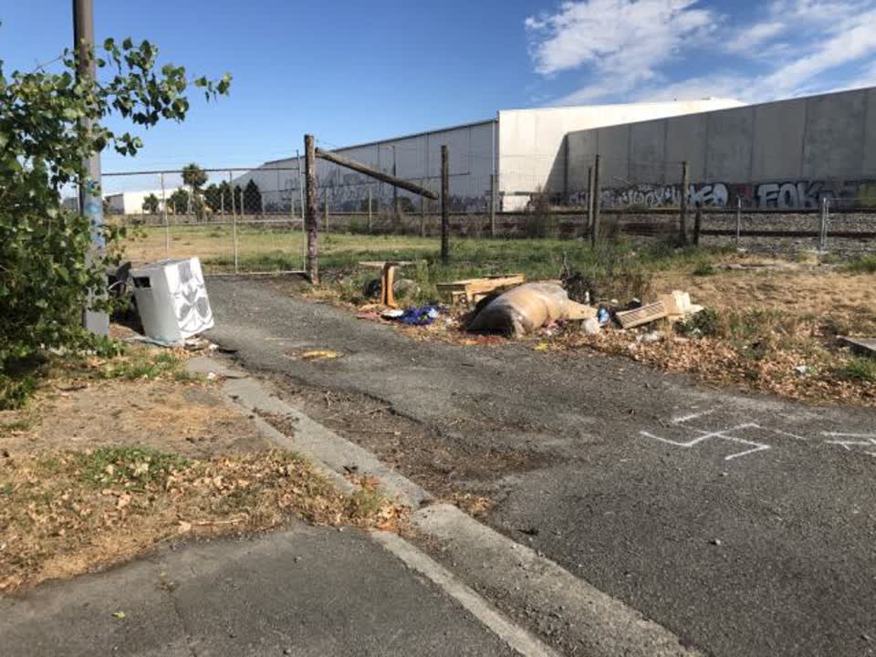 The photograph attached to this rubbish/recycling report