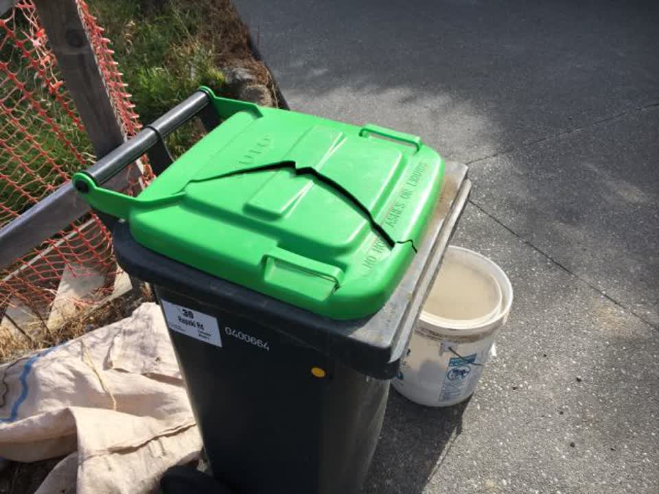 The photograph attached to this rubbish/recycling report