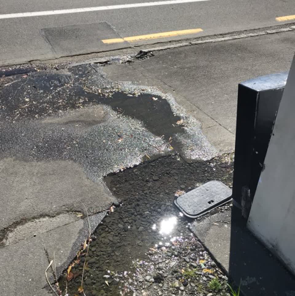 The photograph attached to this roading/streets report