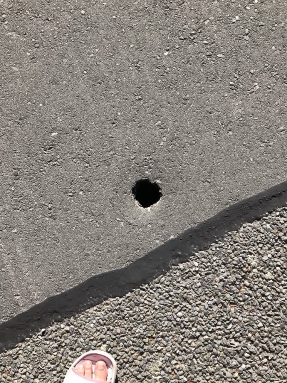 The photograph attached to this roading/streets report