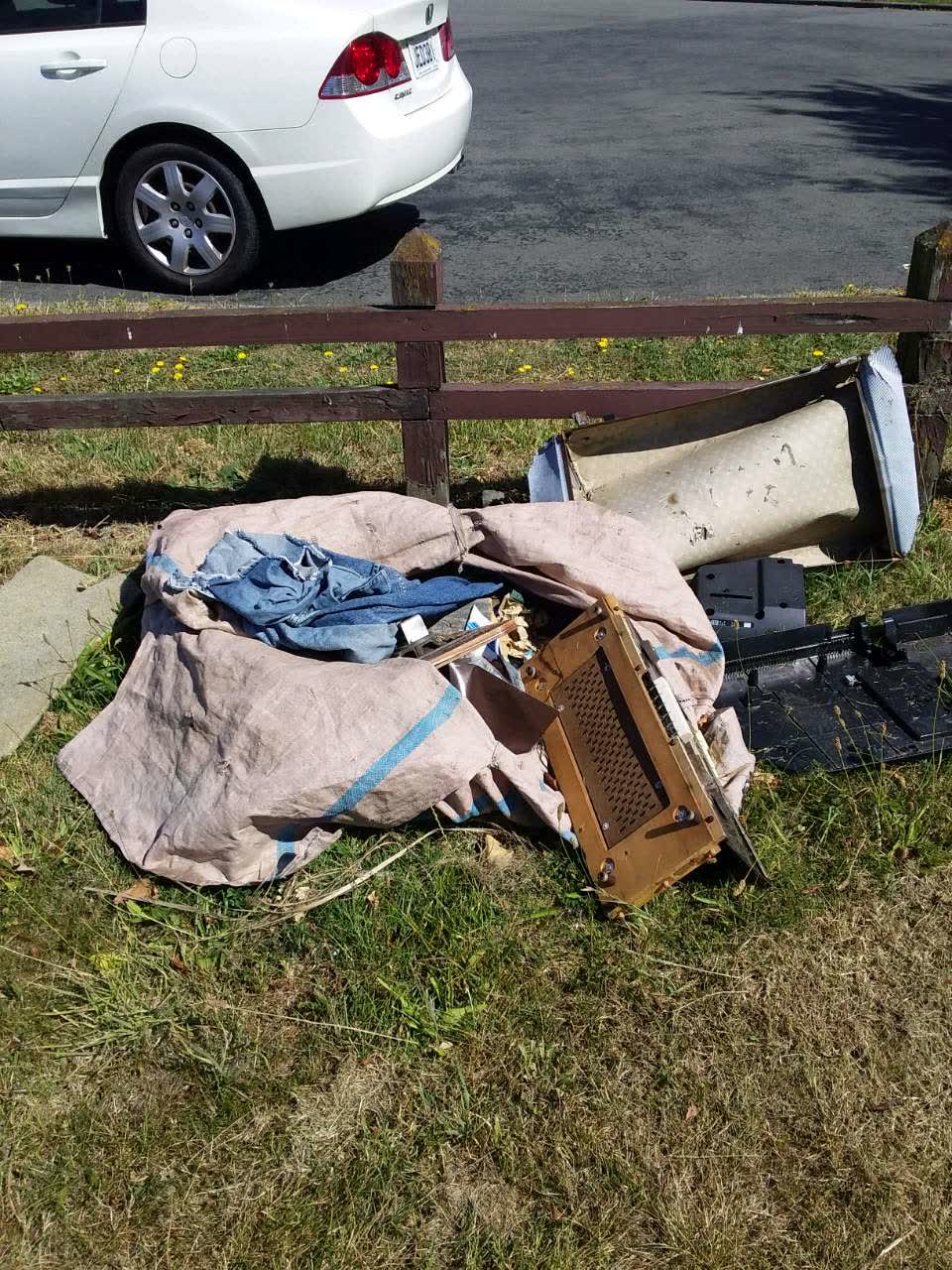 The photograph attached to this rubbish/recycling report