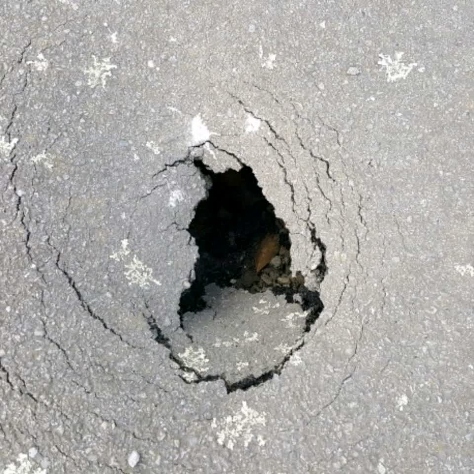The photograph attached to this roading/streets report