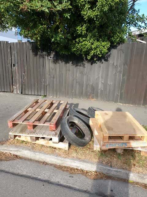 Rubbish/Recycling, a report photo