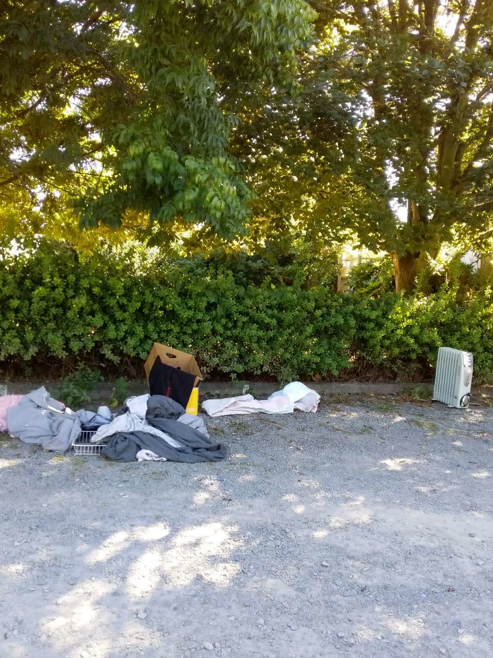 The photograph attached to this rubbish/recycling report