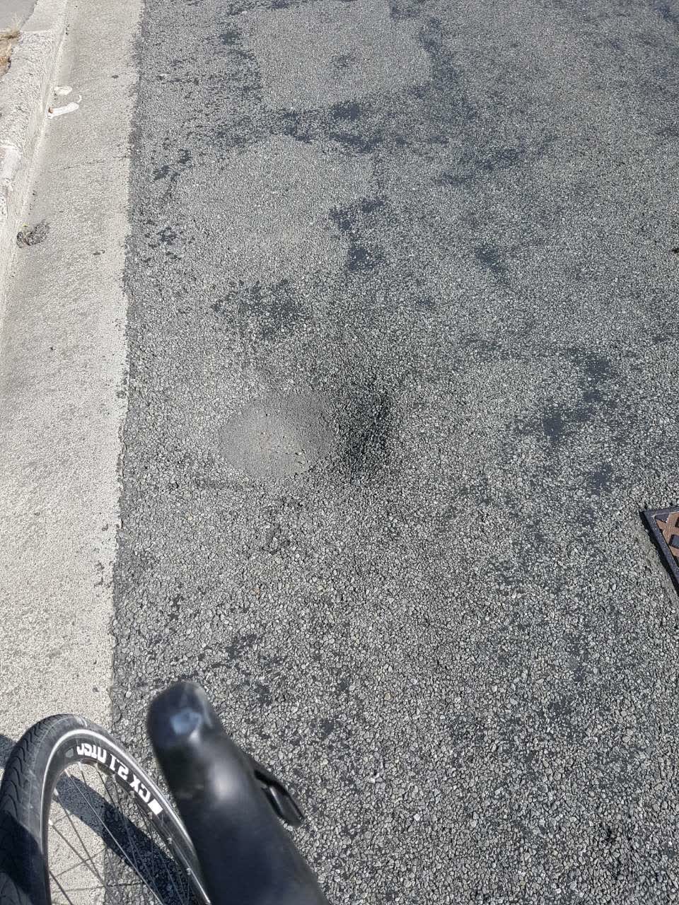 The photograph attached to this roading/streets report