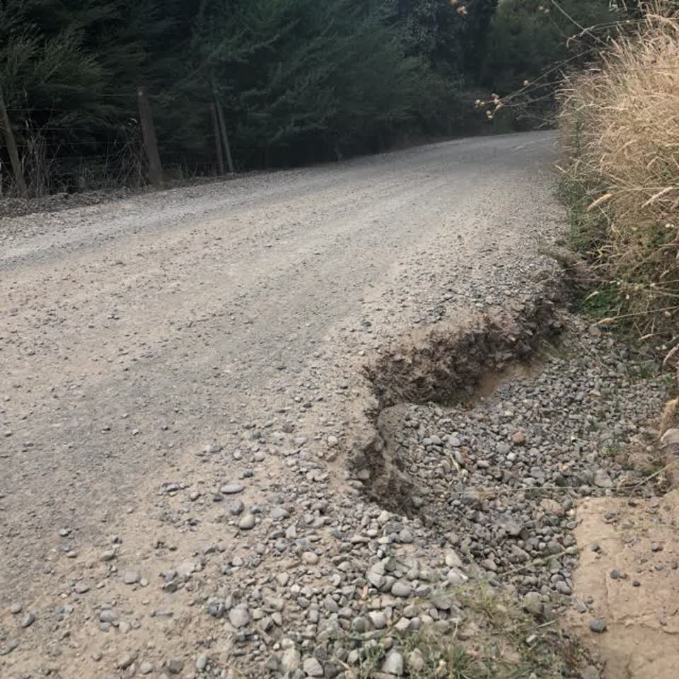 The photograph attached to this roading/streets report