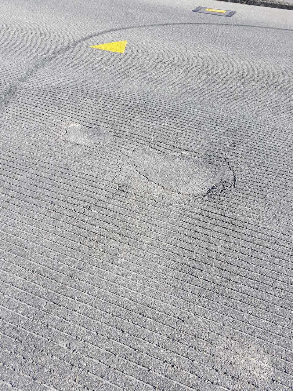 The photograph attached to this roading/streets report