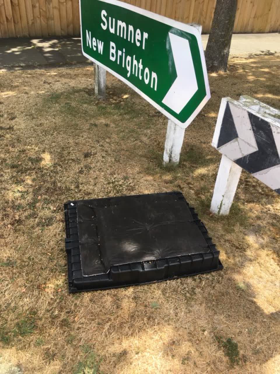 The photograph attached to this rubbish/recycling report