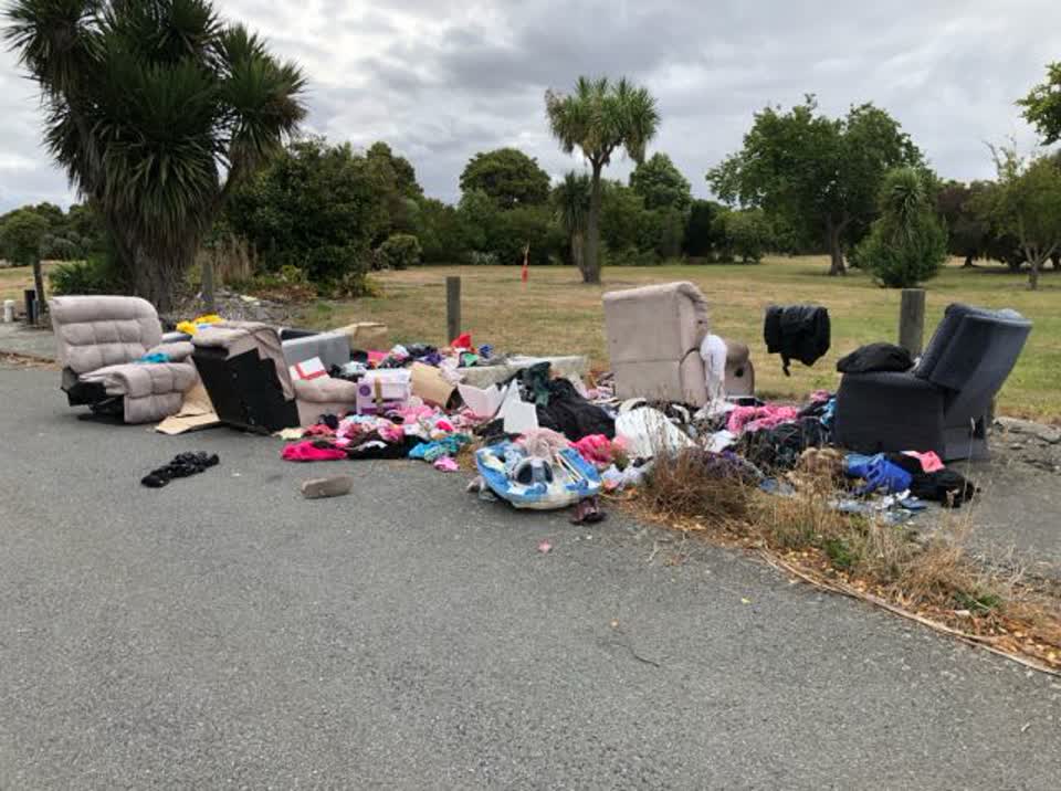 The photograph attached to this rubbish/recycling report