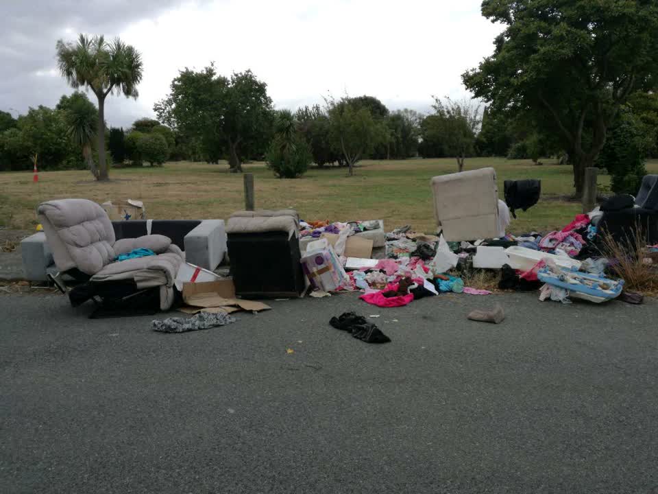The photograph attached to this rubbish/recycling report