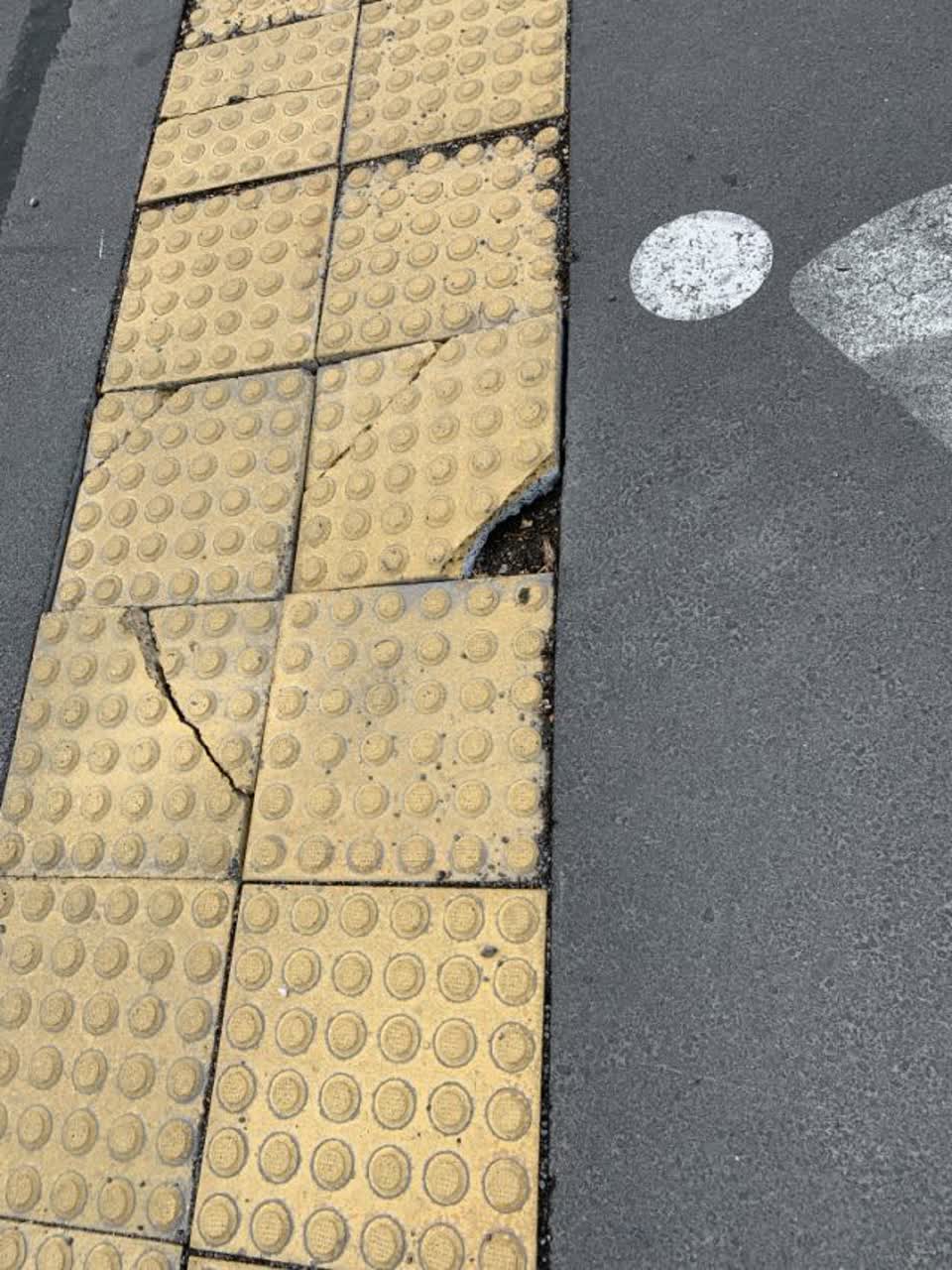 The photograph attached to this roading/streets report