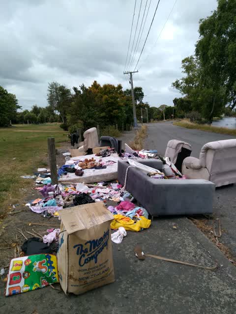 Rubbish/Recycling, a report photo