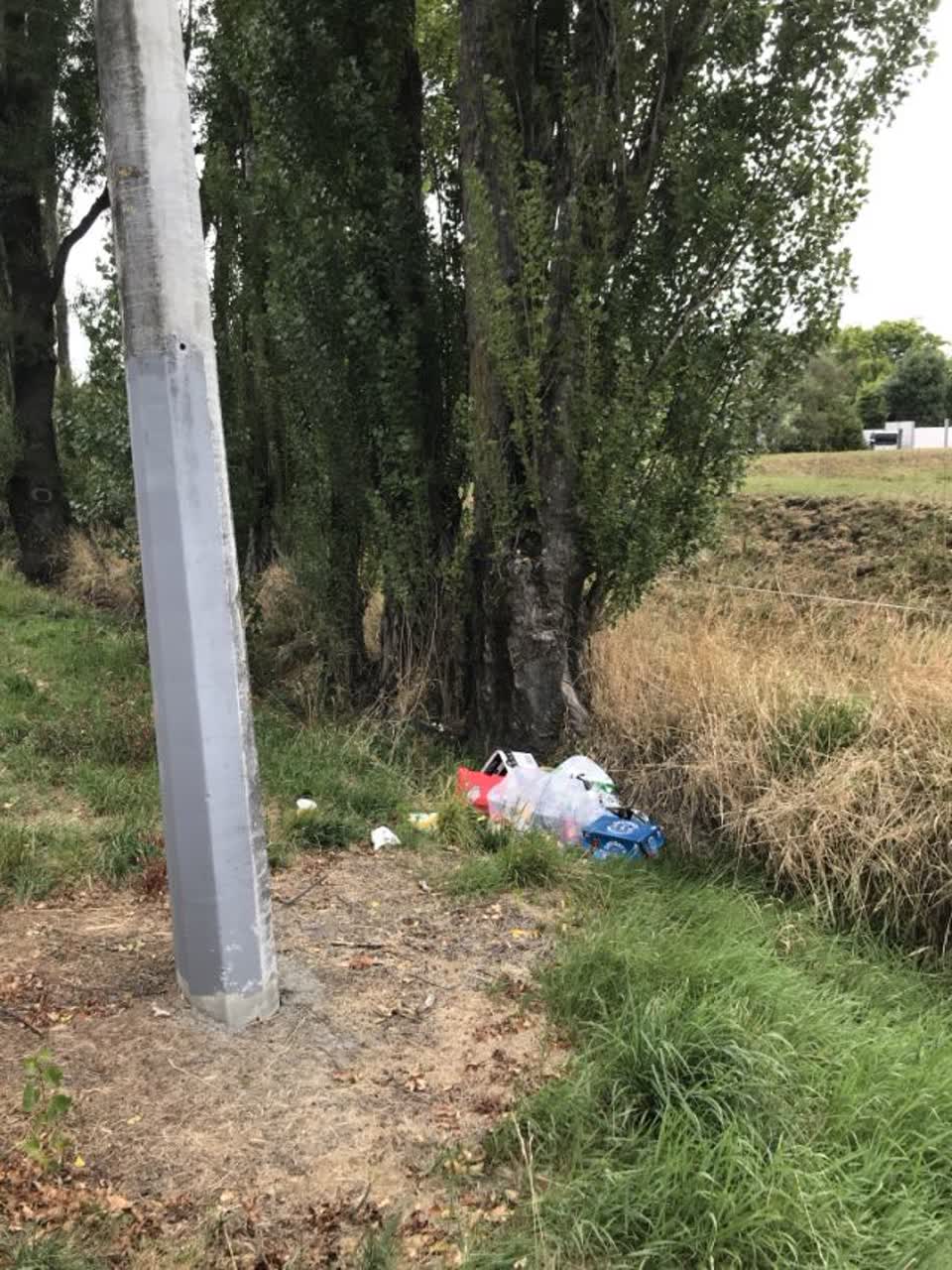 The photograph attached to this rubbish/recycling report