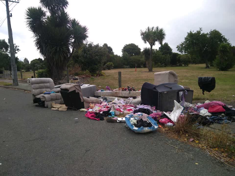 The photograph attached to this rubbish/recycling report