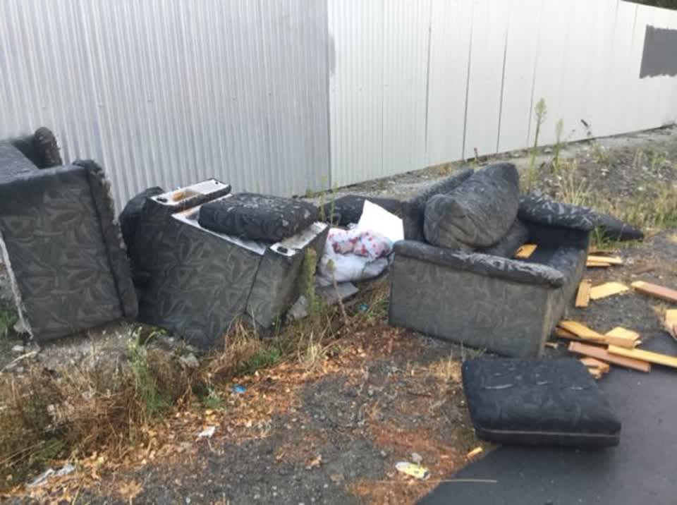 The photograph attached to this rubbish/recycling report