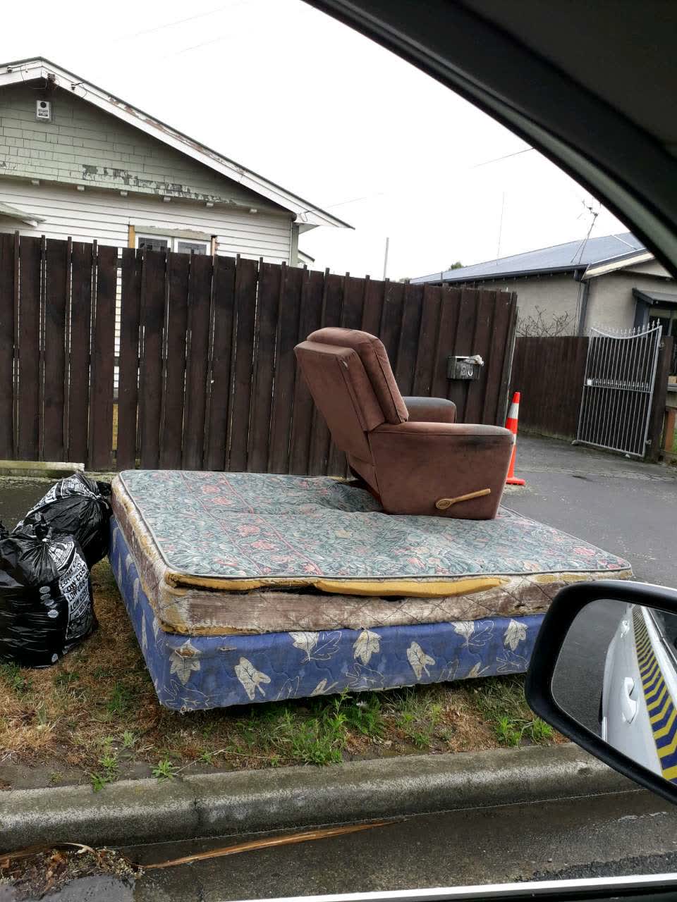 The photograph attached to this rubbish/recycling report