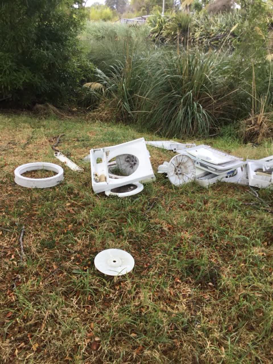 The photograph attached to this rubbish/recycling report