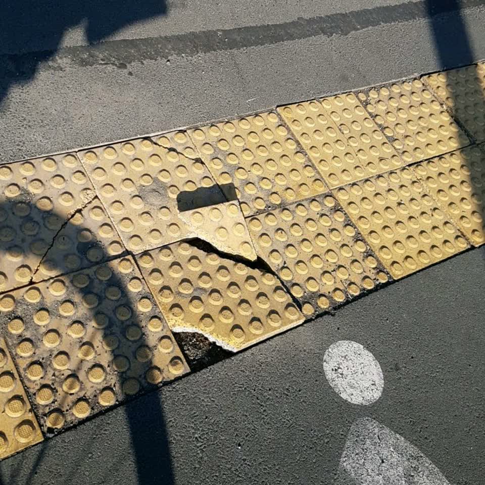 The photograph attached to this roading/streets report