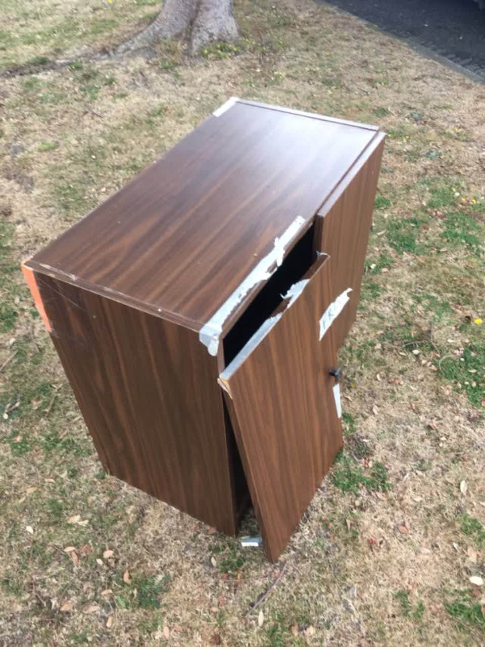 The photograph attached to this rubbish/recycling report